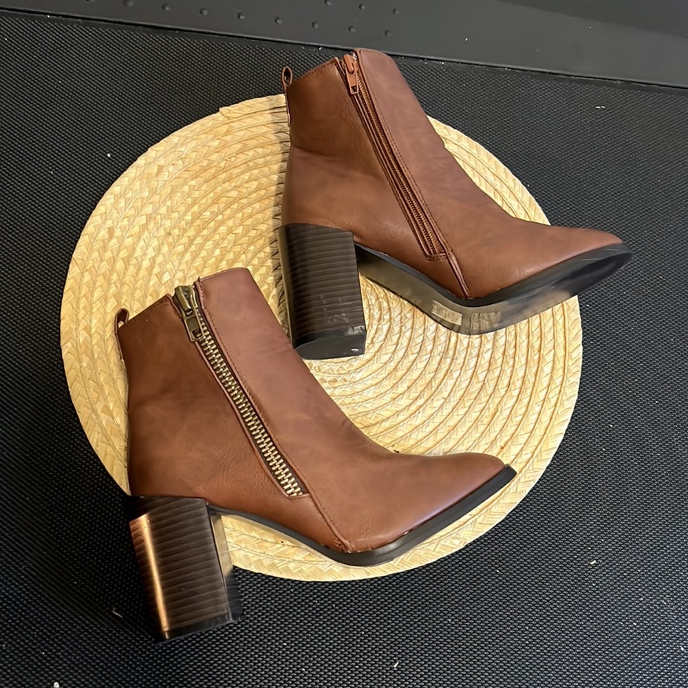 StreetWear Society Chunky Block Heel Ankle Booties Size 6